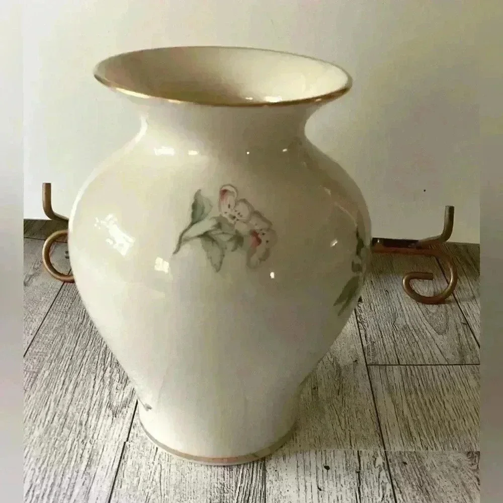 LENOX SERENADE GOLD TRIM BIRD AND FLOWER MOTIF VASE